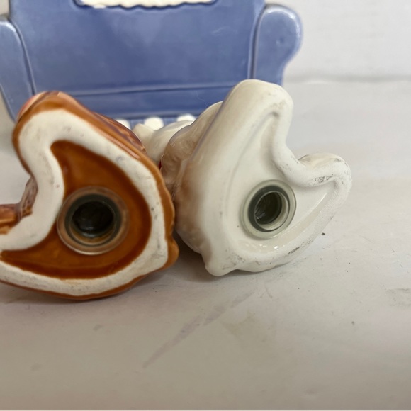 Vintage Vandor Bears On Couch Sofa Salt Pepper Shakers Set Christmas Taiwan 1990 - Picture 8 of 9